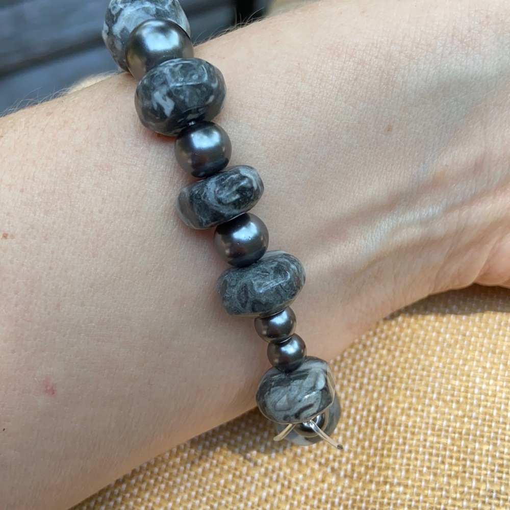 8 inch NWOT Natural Gray Jasper Gemstone Crystal Healing Stretch Bracelet - Picture 2 of 4